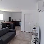 Bas De Villa Au Calme
