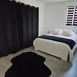 Bas De Villa Au Calme