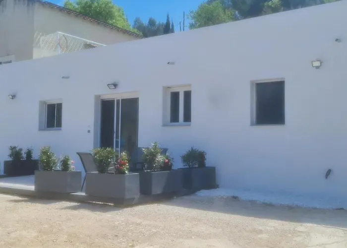 Bas De Villa Au Calme